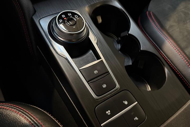 Sort Ford Kuga fra 2022