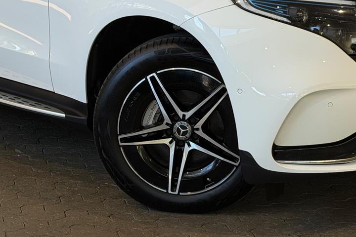 Hvid Mercedes EQC400 fra 2023