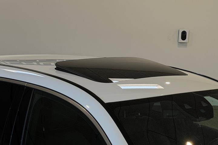 Hvid Mercedes EQC400 fra 2023