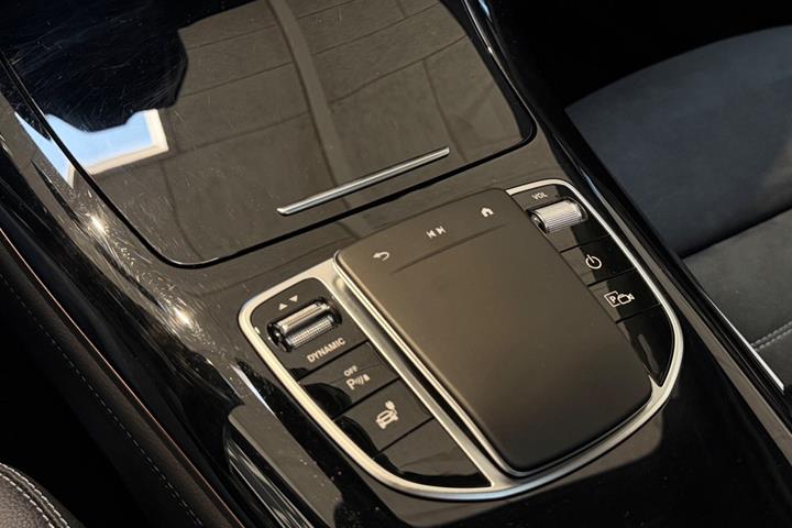 Hvid Mercedes EQC400 fra 2023