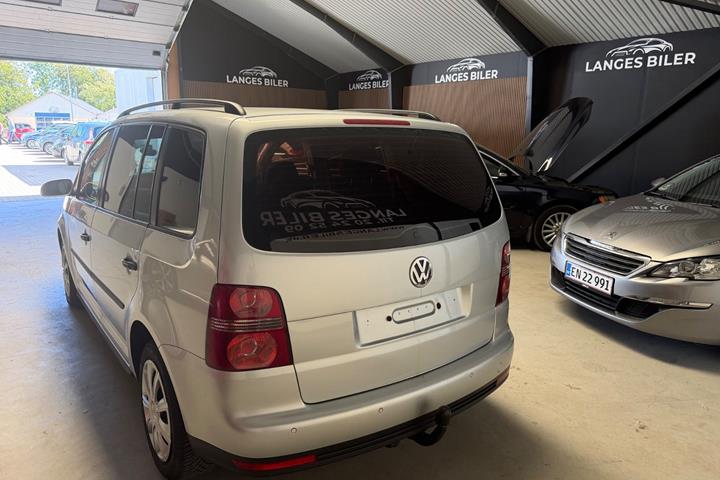 Sølv VW Touran fra 2007