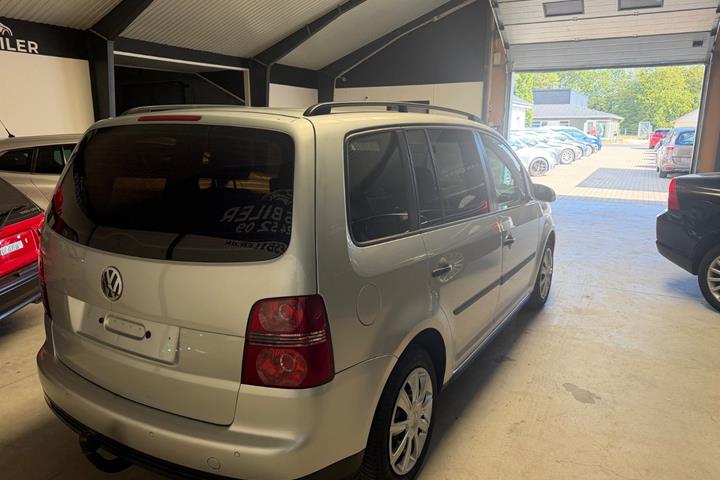 Sølv VW Touran fra 2007