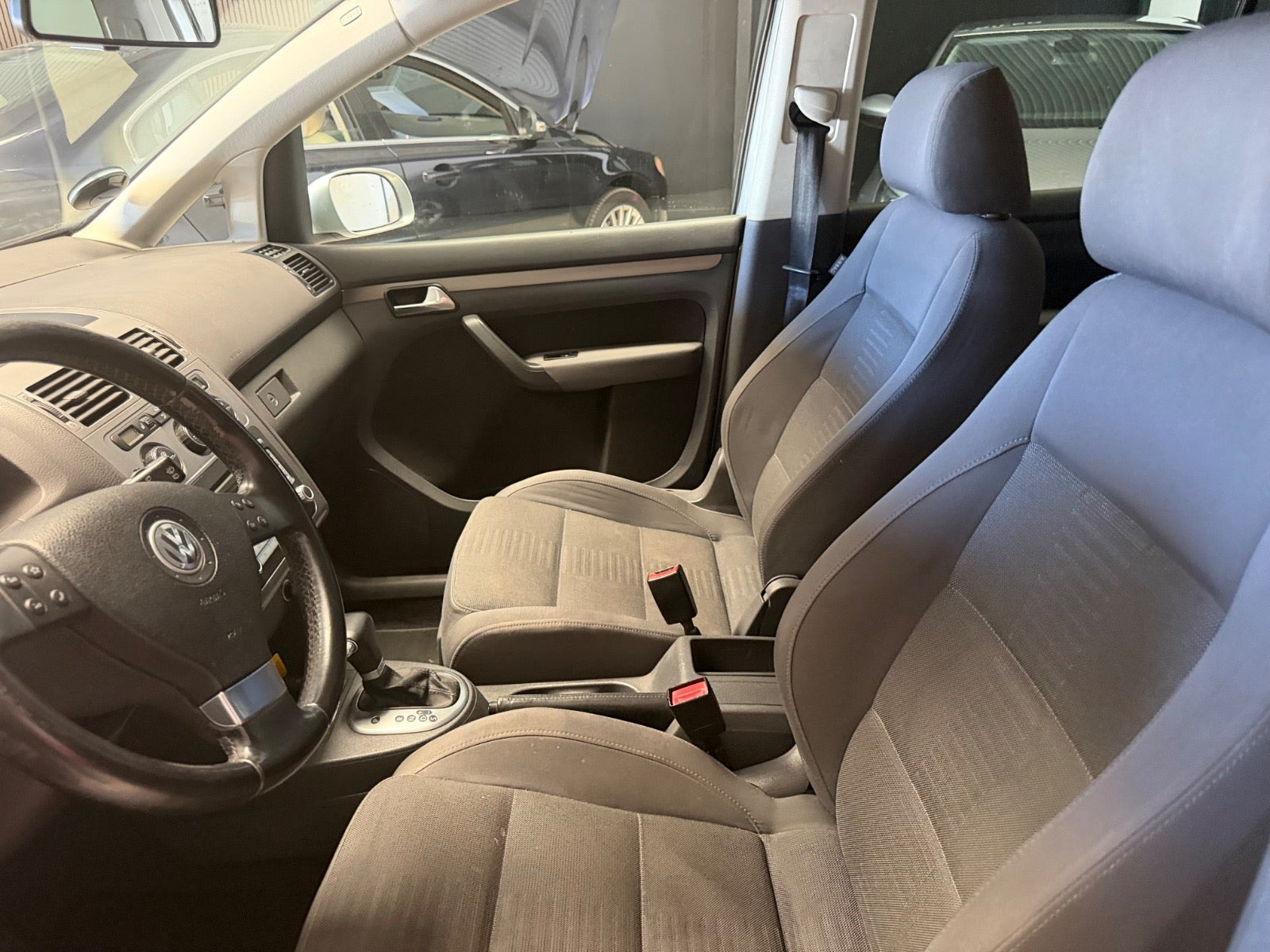 Sølv VW Touran fra 2007