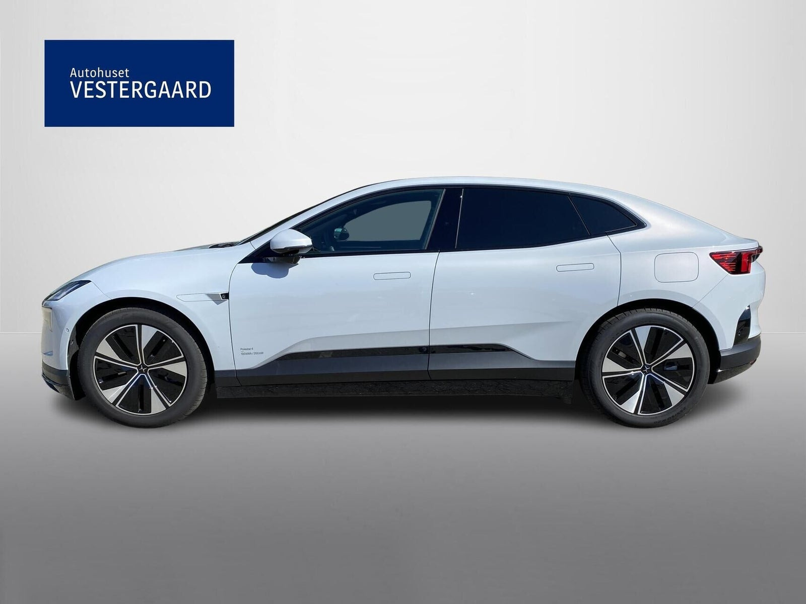 Hvid Polestar 4 fra 2026