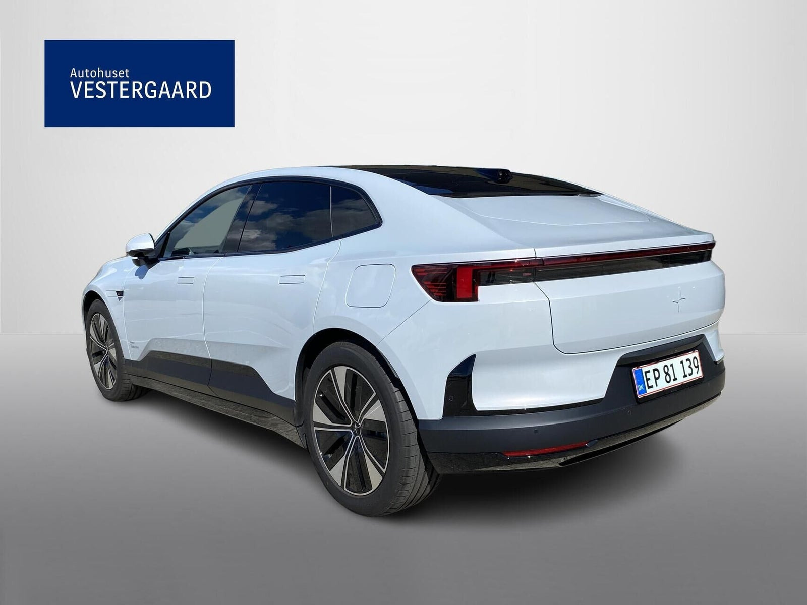 Hvid Polestar 4 fra 2026