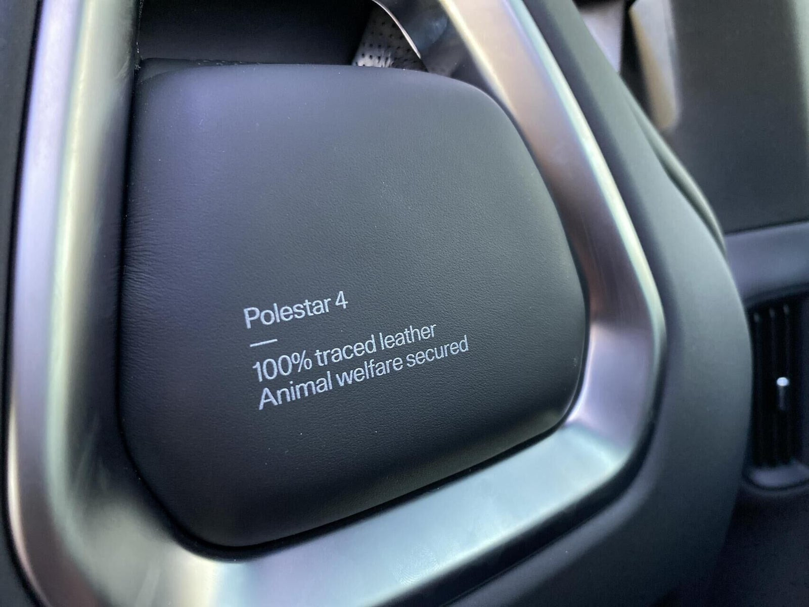 Hvid Polestar 4 fra 2026