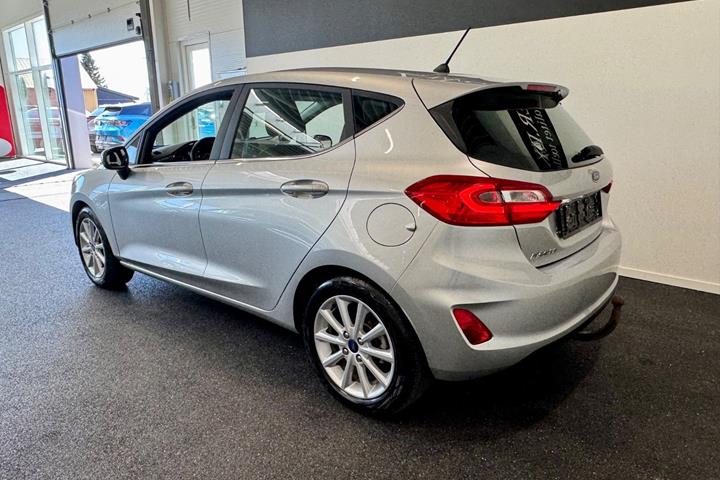 Sølv Ford Fiesta fra 2018