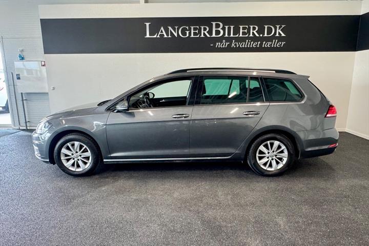 Beige VW Golf VII fra 2018