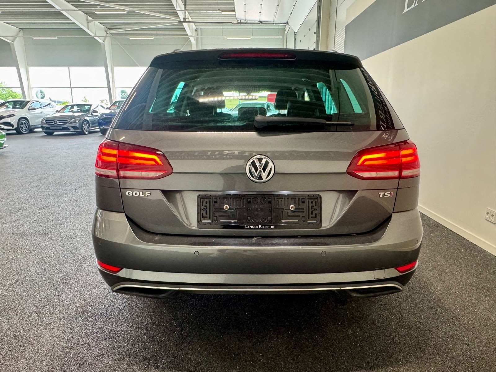 Beige VW Golf VII fra 2018