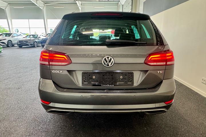 Beige VW Golf VII fra 2018