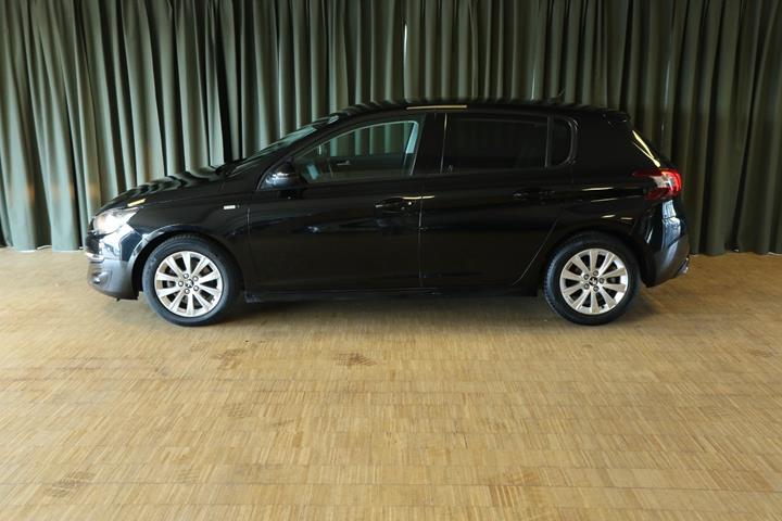 Grøn Peugeot 308 fra 2017