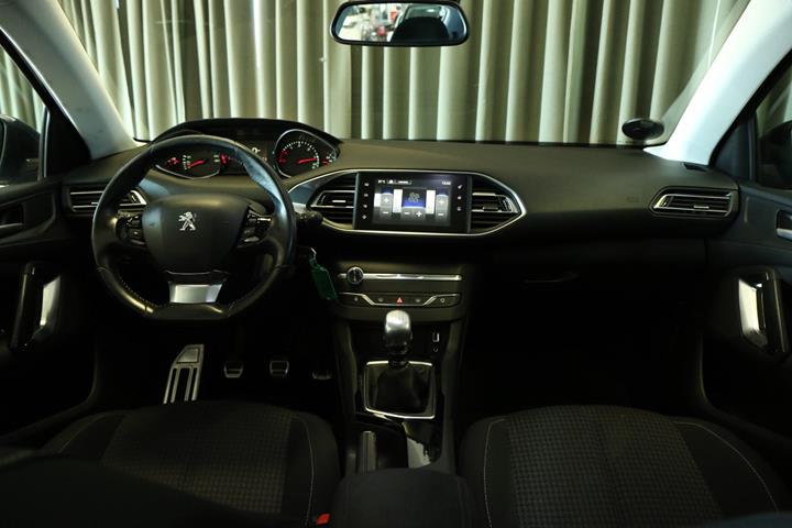 Grøn Peugeot 308 fra 2017