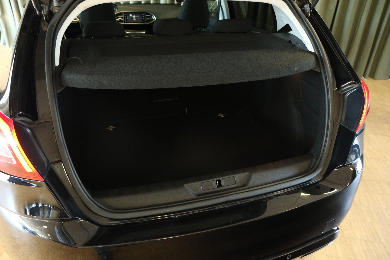 Grøn Peugeot 308 fra 2017