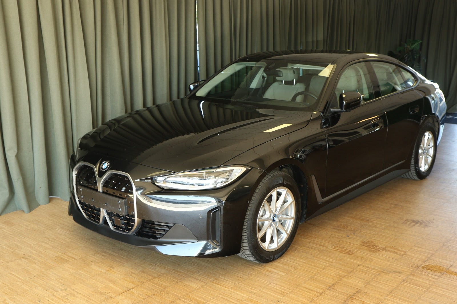 Grøn BMW i4 fra 2023