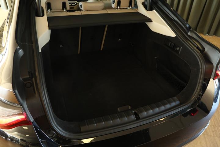 Grøn BMW i4 fra 2023