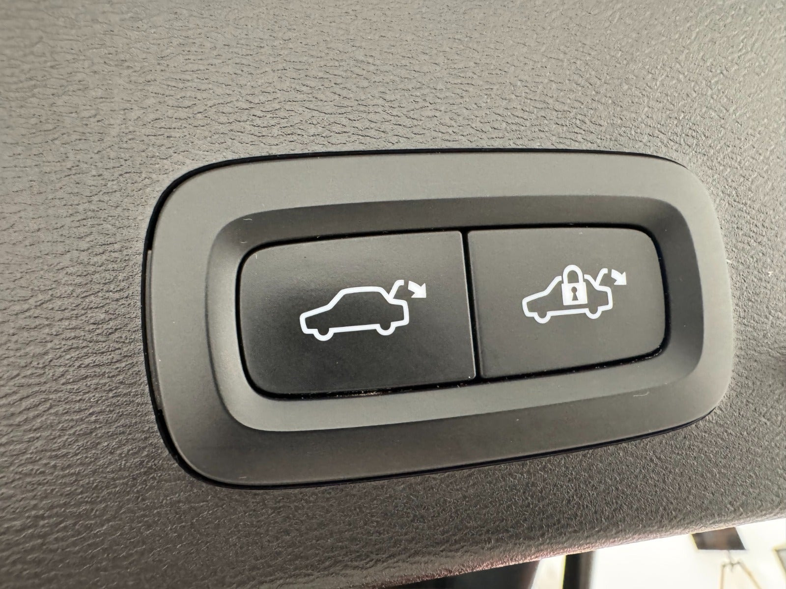 Sort Volvo XC40 fra 2022