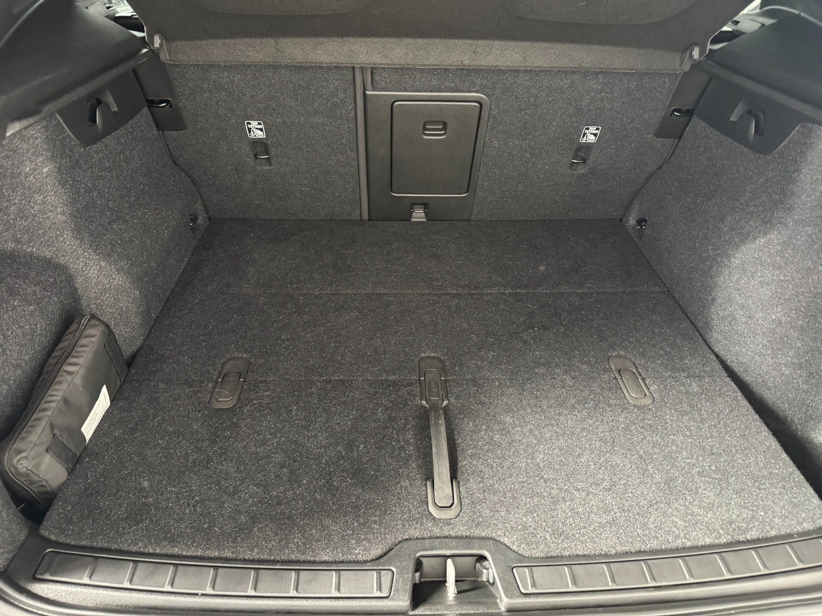 Sort Volvo XC40 fra 2022