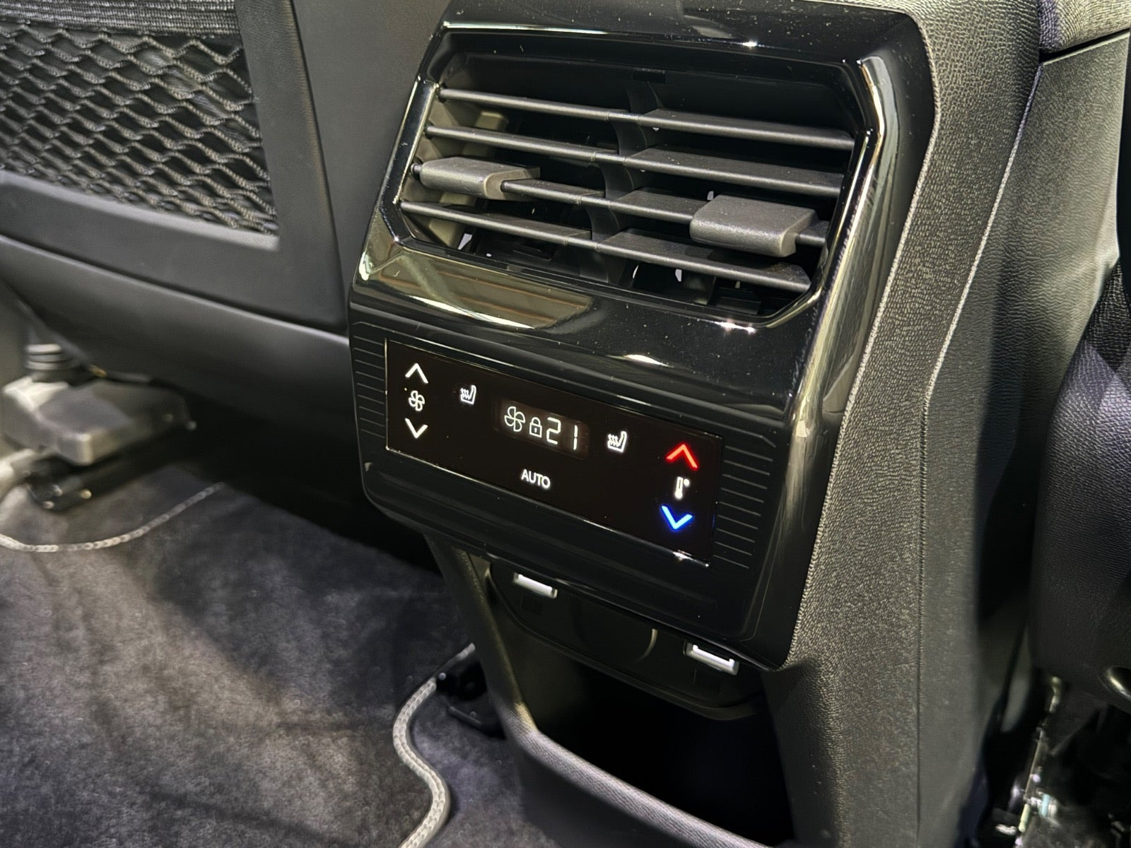 Hvid Peugeot e-5008 fra 2025