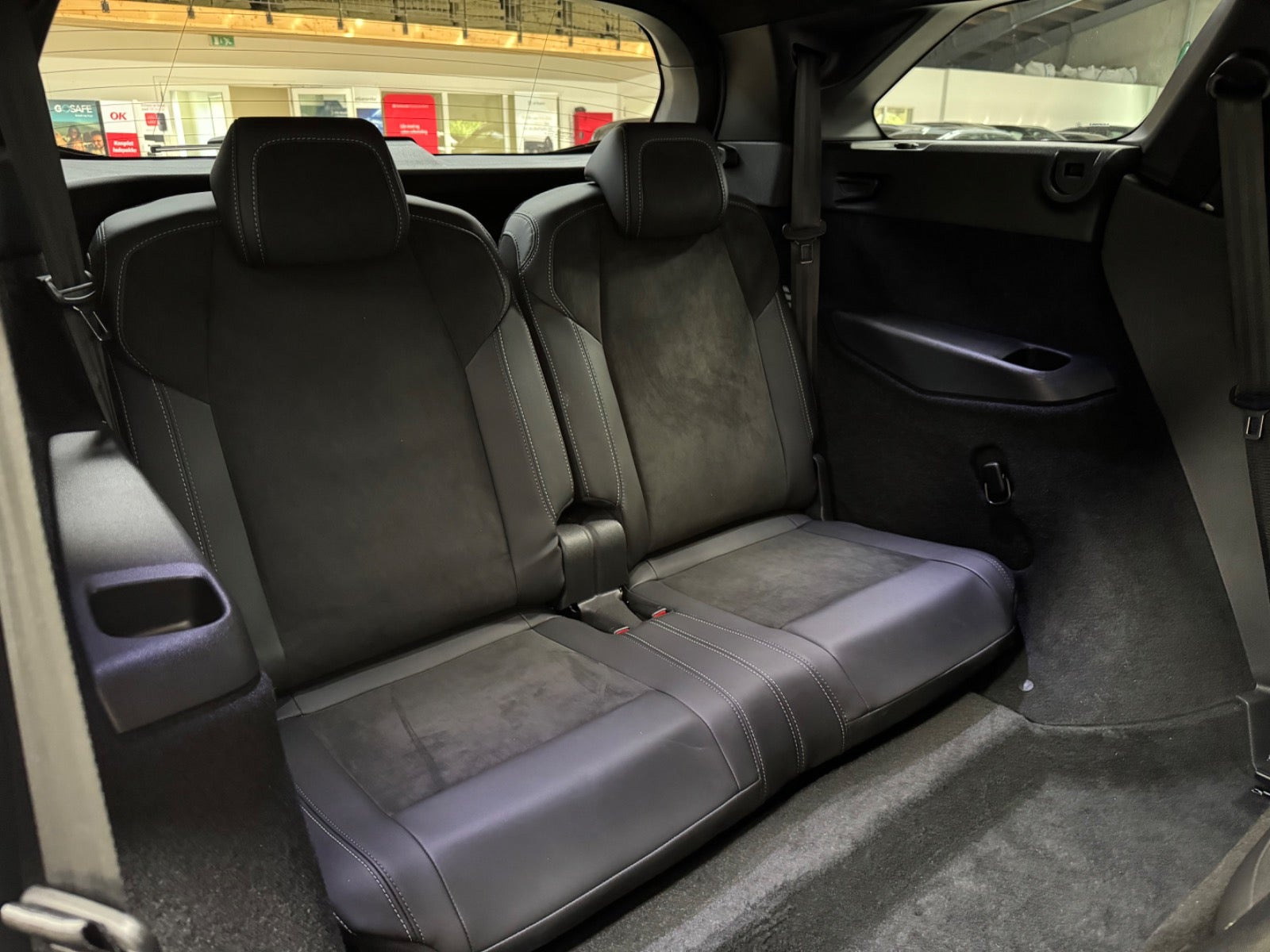 Hvid Peugeot e-5008 fra 2025