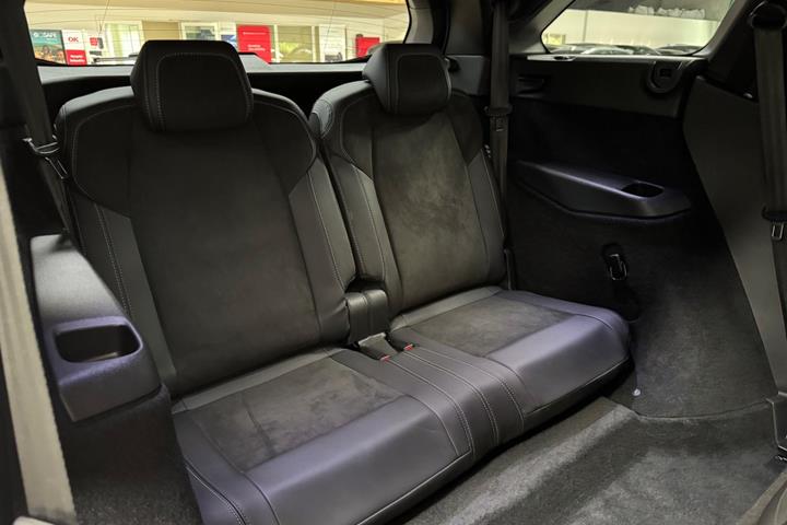 Hvid Peugeot e-5008 fra 2025