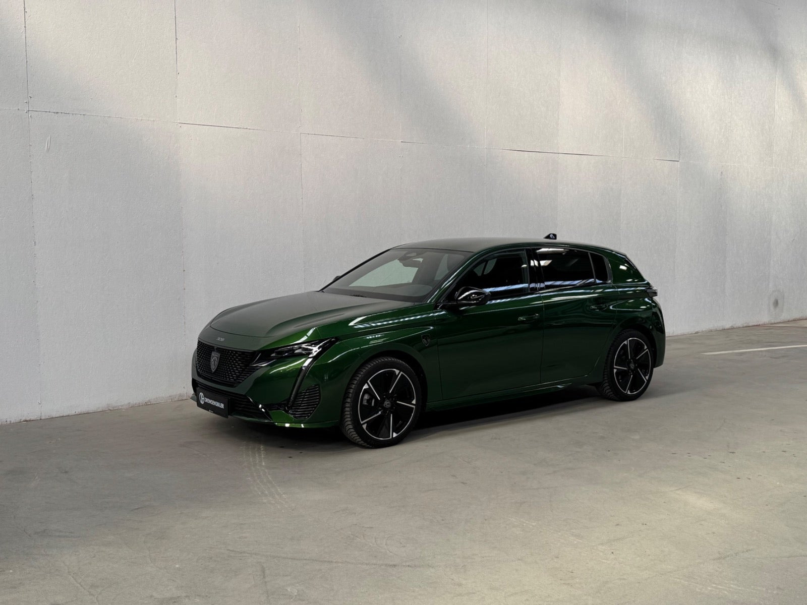Grøn Peugeot E-308 fra 2024