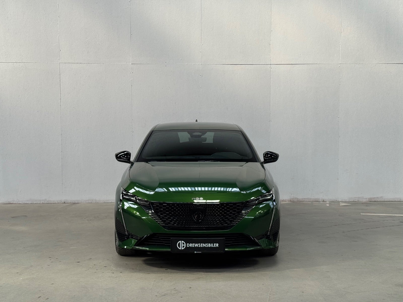 Grøn Peugeot E-308 fra 2024