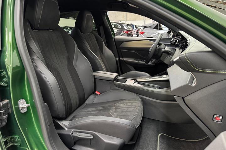 Grøn Peugeot E-308 fra 2024