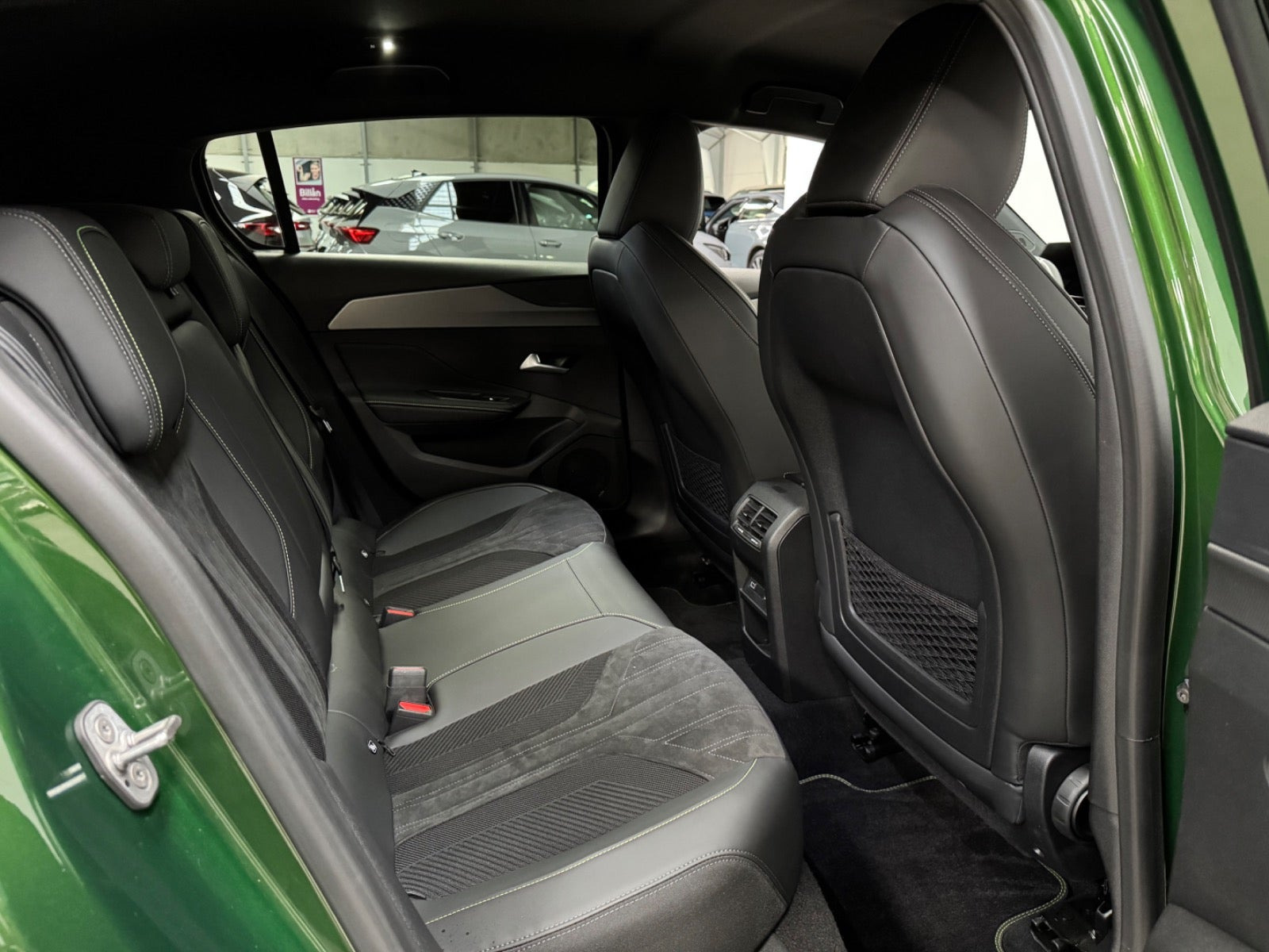 Grøn Peugeot E-308 fra 2024