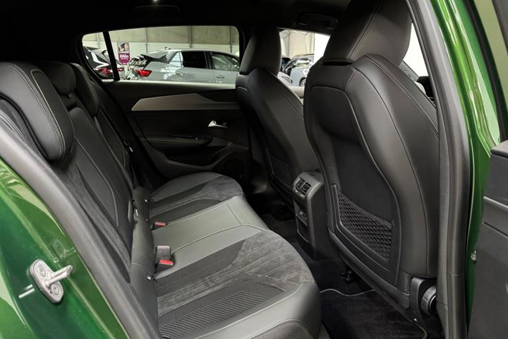 Grøn Peugeot E-308 fra 2024