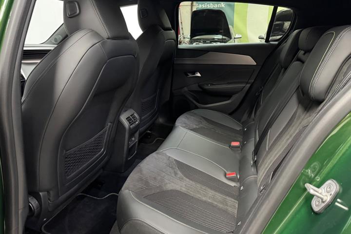 Grøn Peugeot E-308 fra 2024