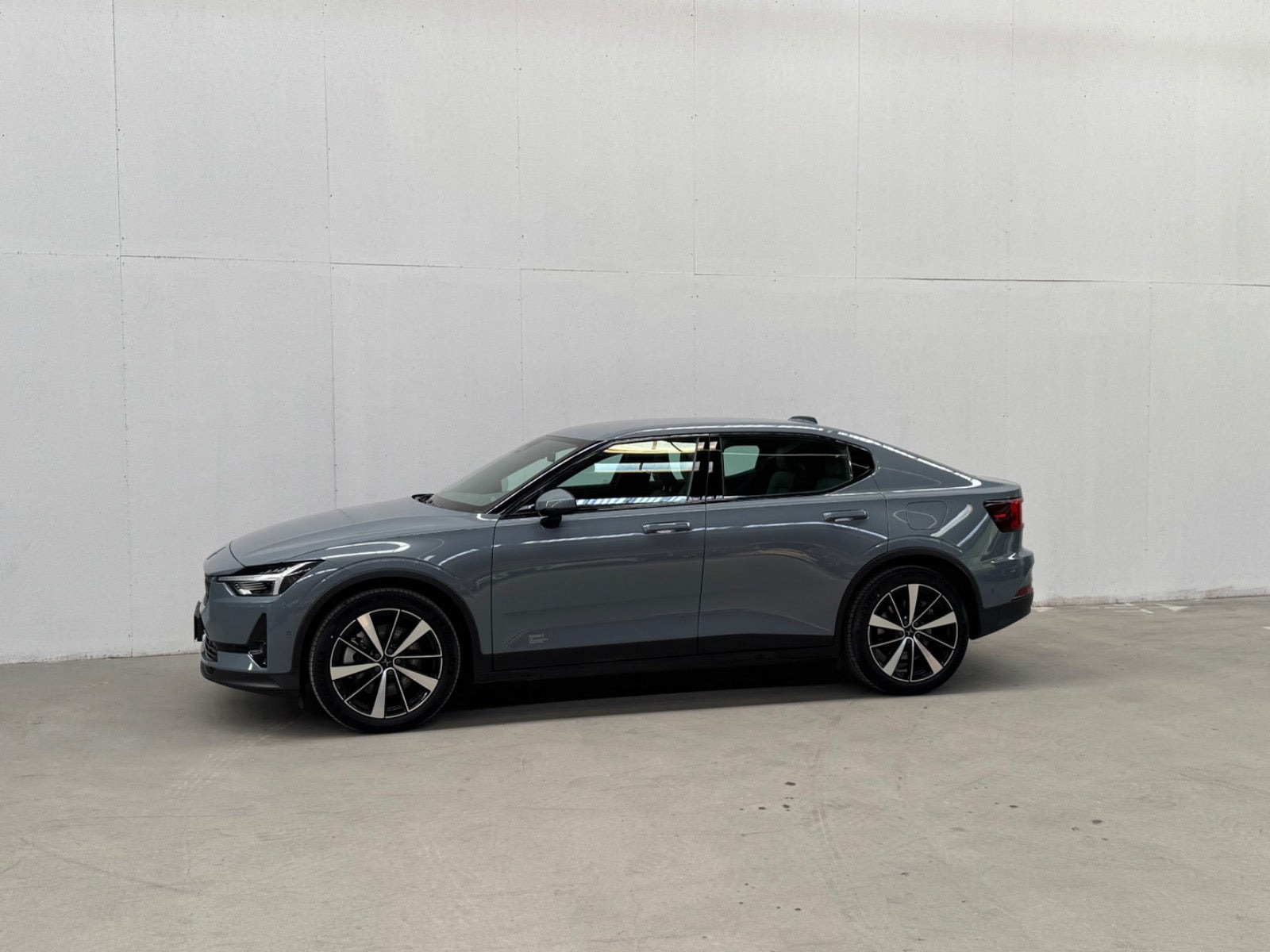 Grå Polestar 2 fra 2022