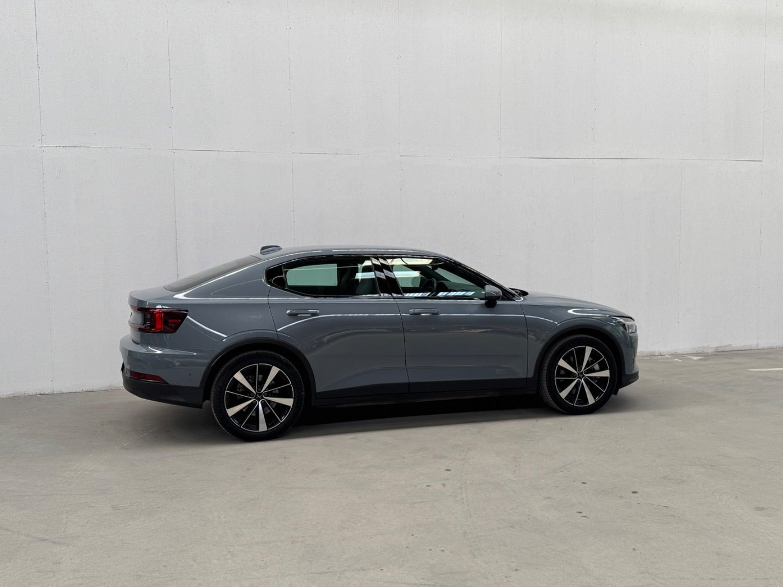 Grå Polestar 2 fra 2022
