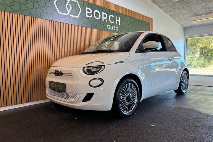 Hvid Fiat 500e fra 2023