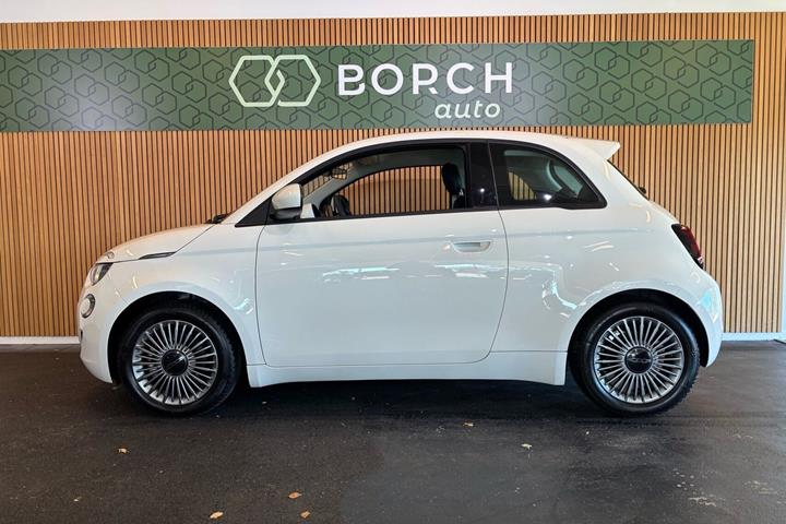 Hvid Fiat 500e fra 2023