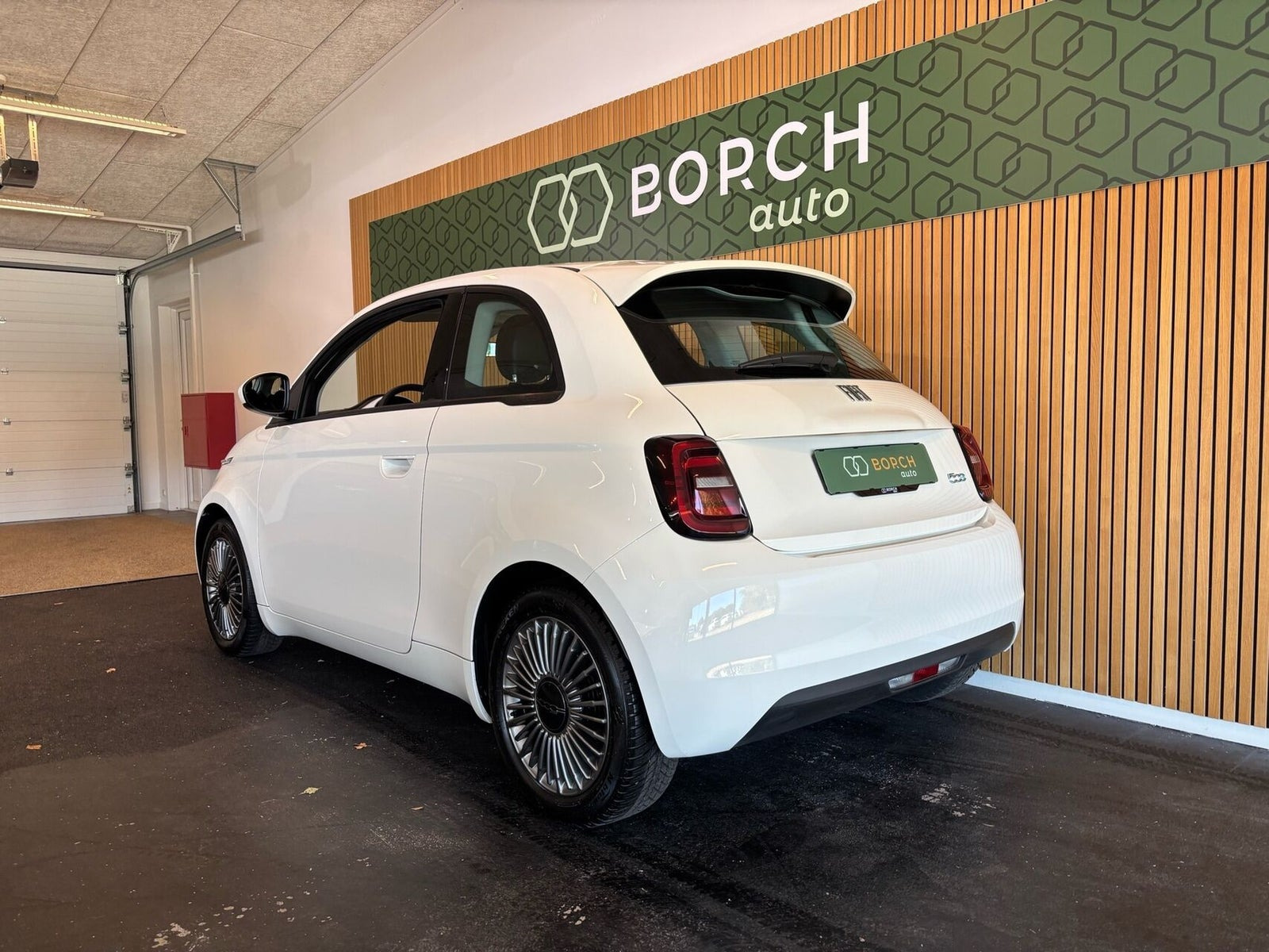 Hvid Fiat 500e fra 2023