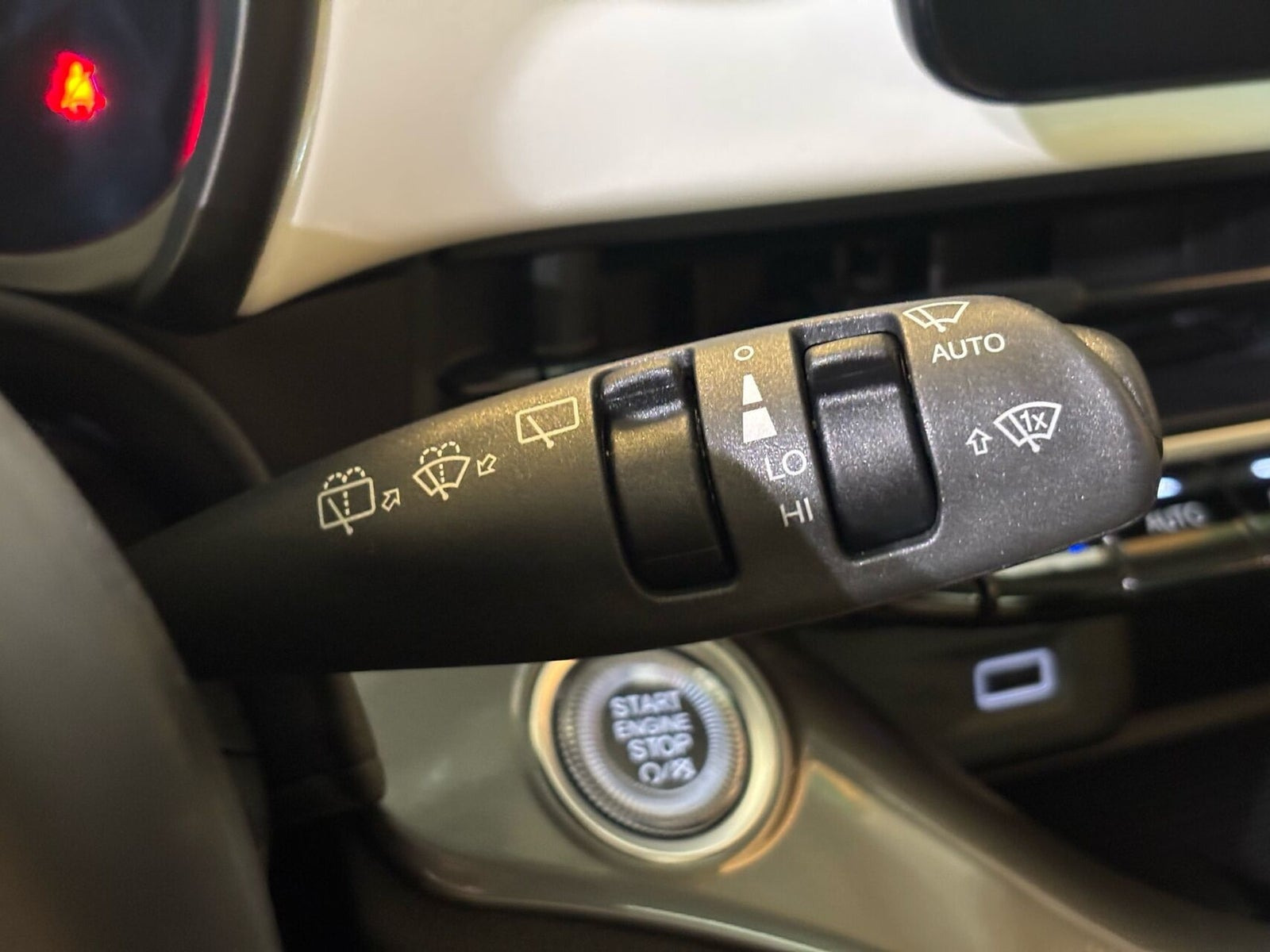 Hvid Fiat 500e fra 2023