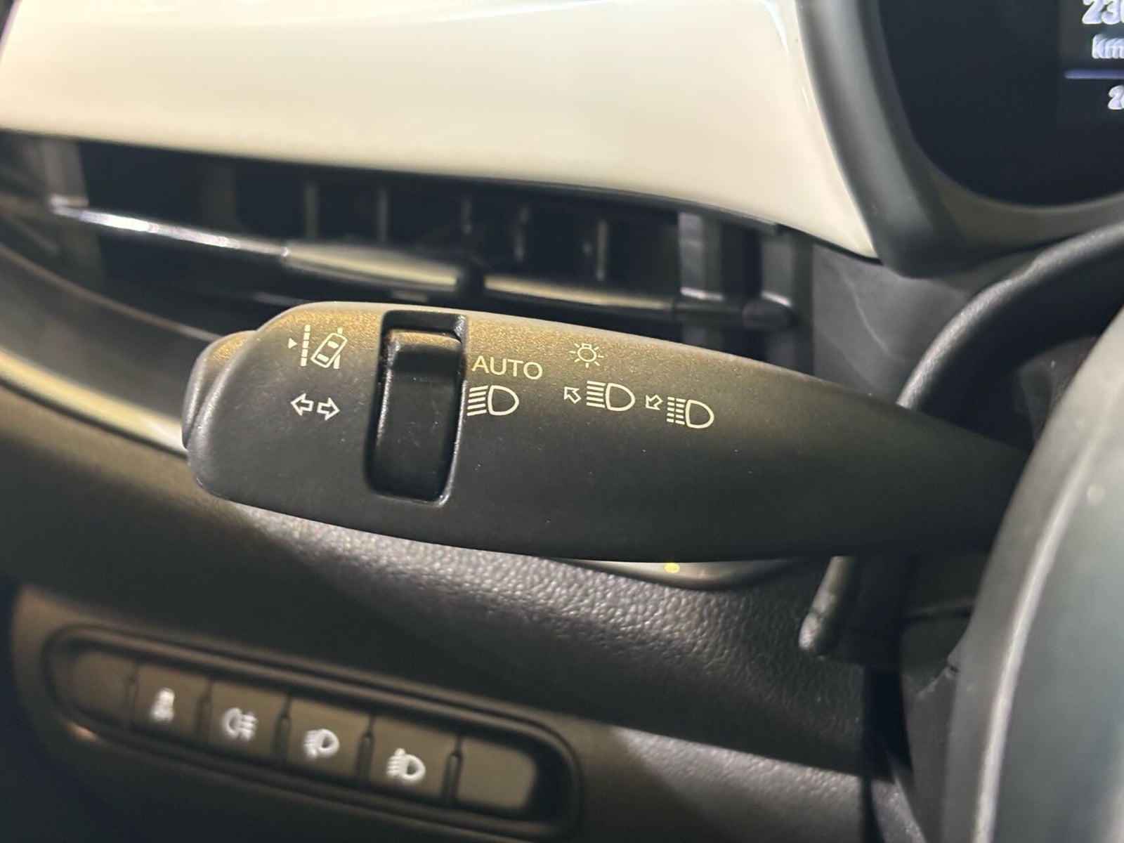 Hvid Fiat 500e fra 2023
