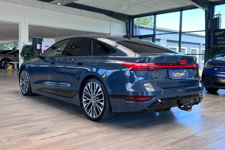 Blå Audi A6 e-tron fra 2025