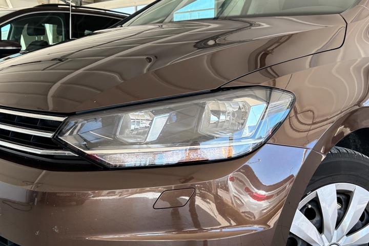 Brun VW Touran fra 2018