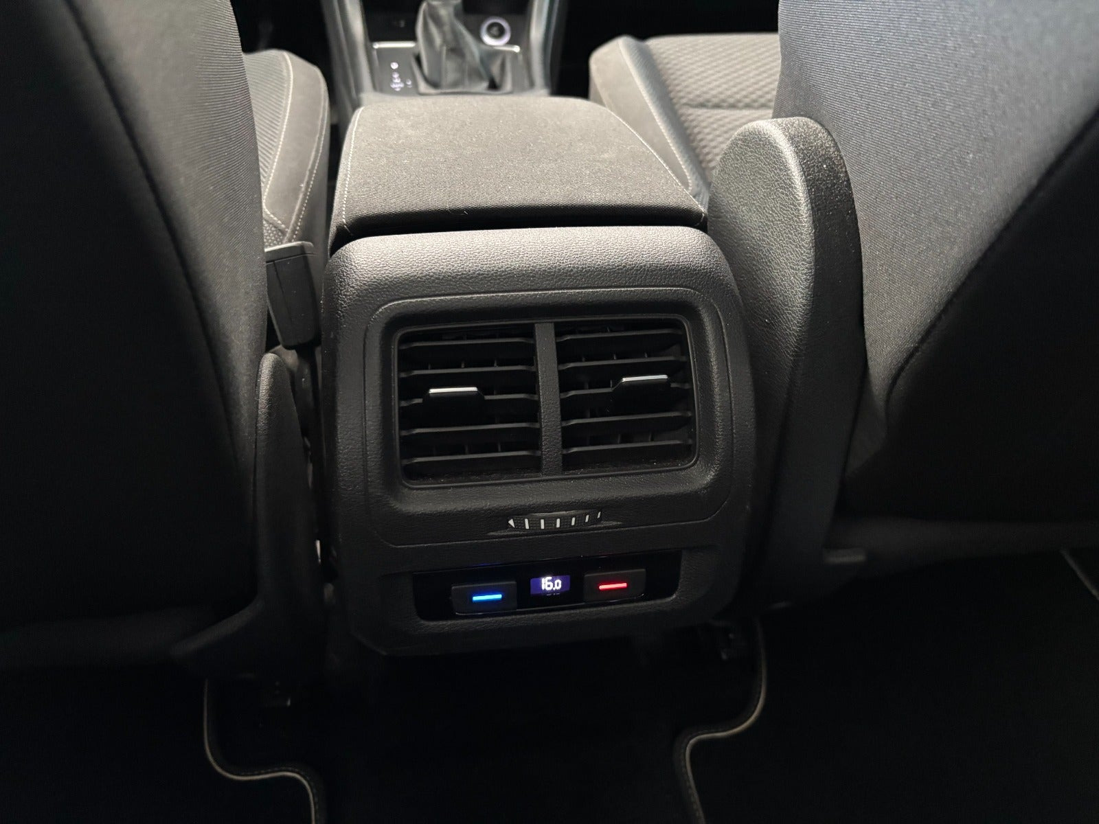 Brun VW Touran fra 2018