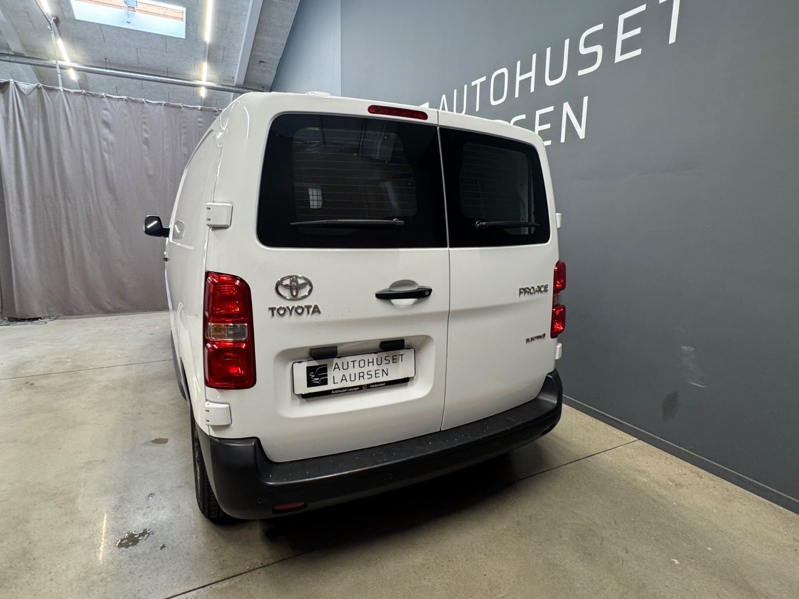 Hvid Toyota ProAce fra 2022