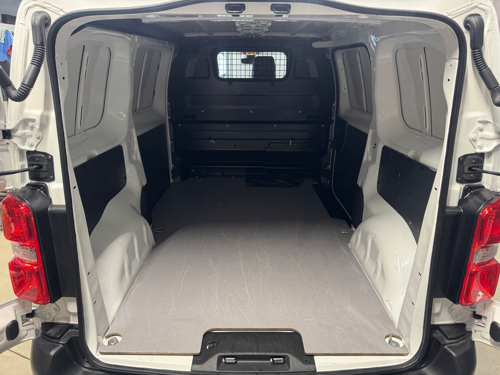 Hvid Toyota ProAce fra 2022