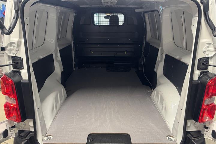 Hvid Toyota ProAce fra 2022