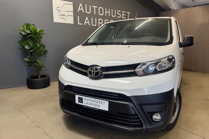 Hvid Toyota ProAce fra 2022