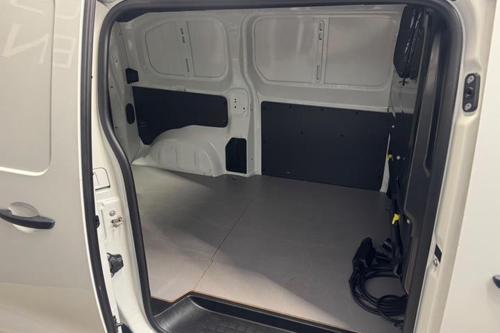 Hvid Toyota ProAce fra 2022