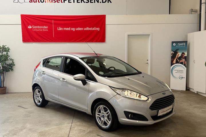 Sølv Ford Fiesta fra 2015