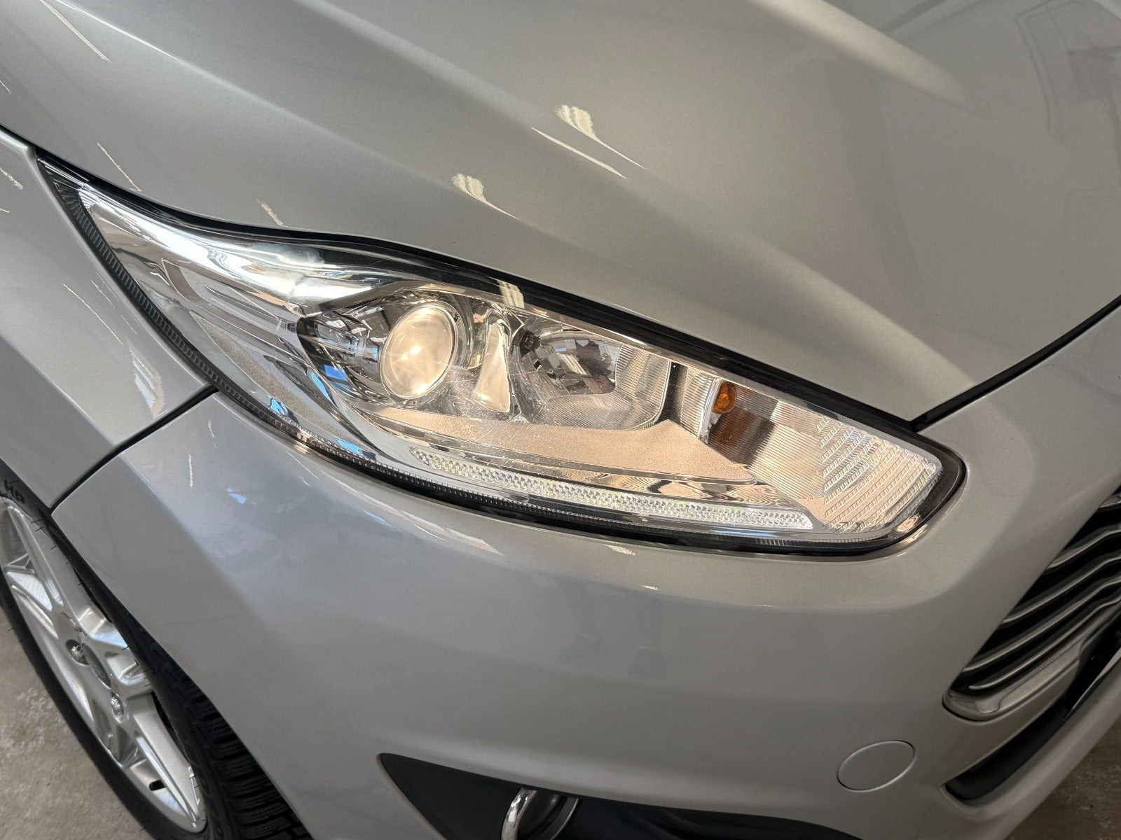 Sølv Ford Fiesta fra 2015