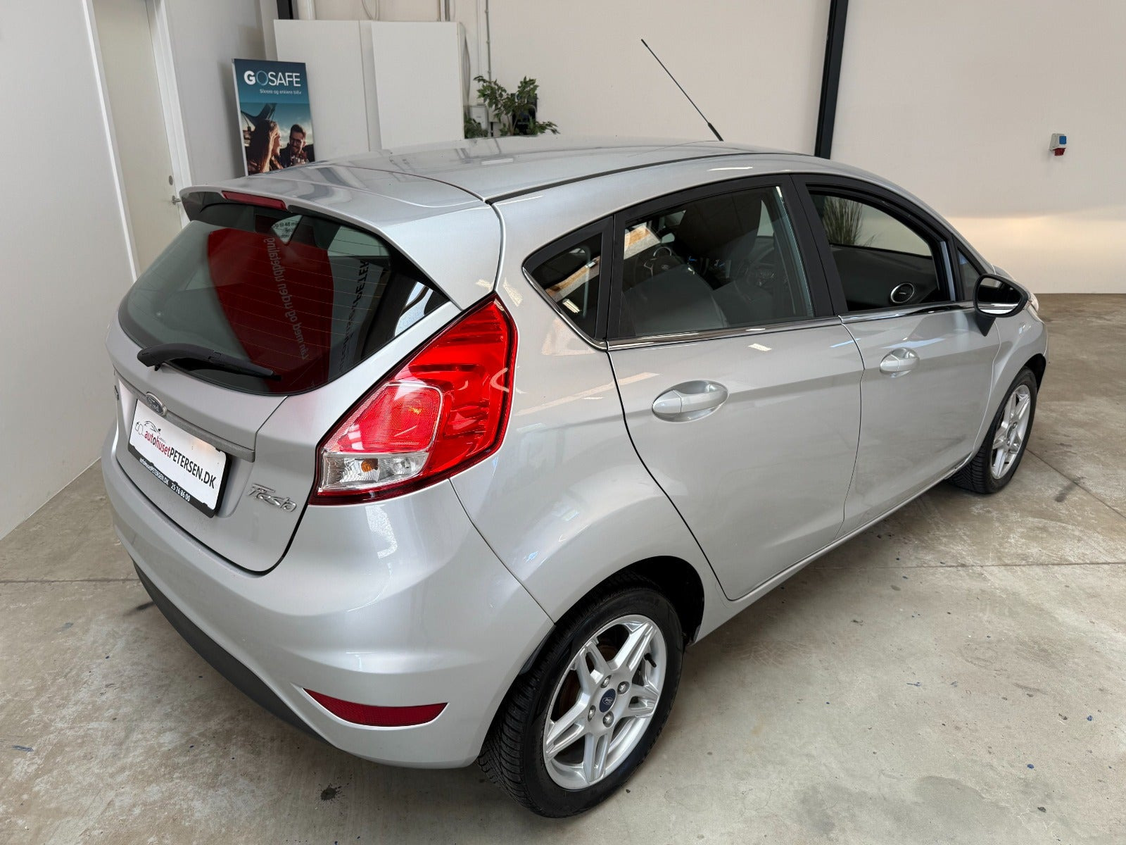 Sølv Ford Fiesta fra 2015