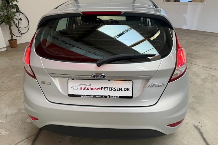Sølv Ford Fiesta fra 2015