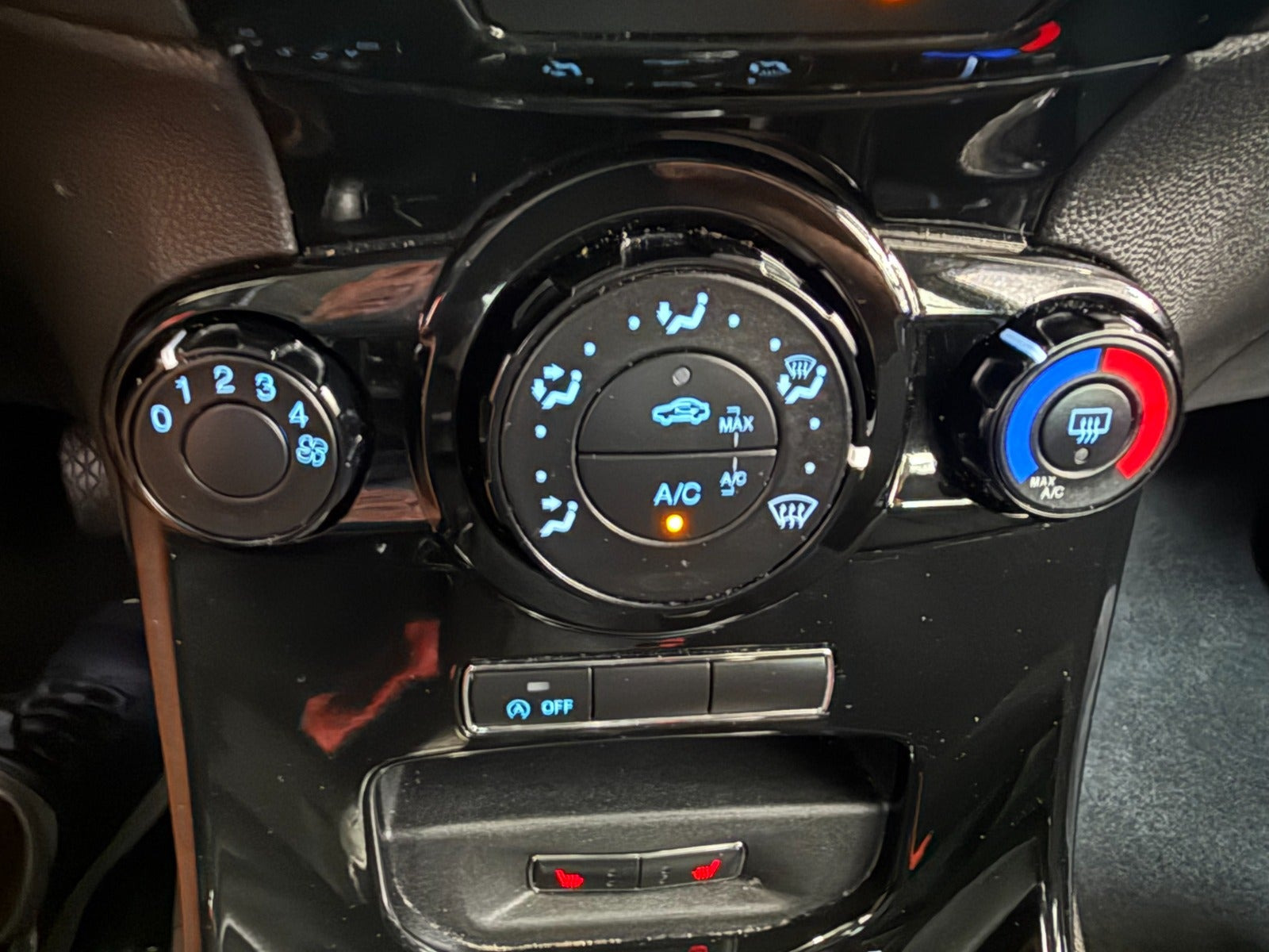 Sølv Ford Fiesta fra 2015